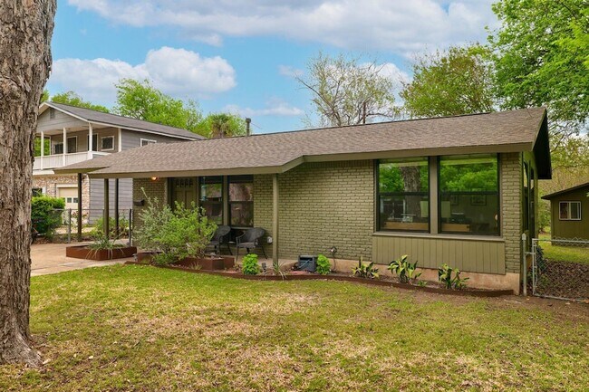 Foto del edificio - 5205 Andover Pl