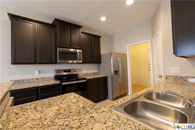 Building Photo - 6204 Daisy Way