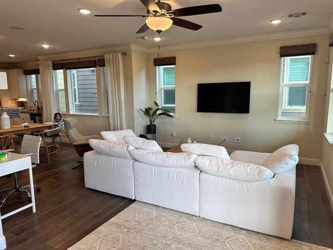 Foto del edificio - Victorian waterfront gem in the coveted Pr...