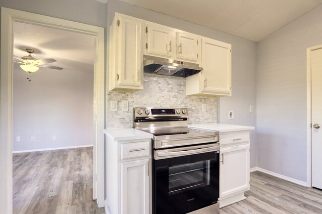Building Photo - 6028 Dooley Dr