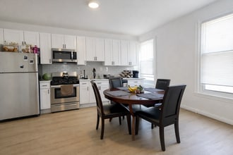 Building Photo - 530 S Salford St