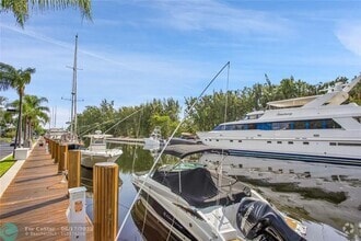 Building Photo - 6253 Bay Club Dr