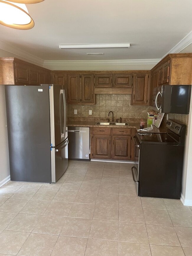 Building Photo - 12 Oakcrest Trail NE