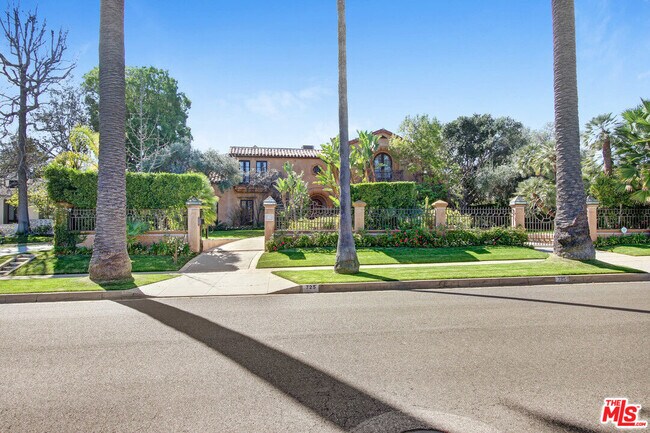 Foto del edificio - 725 Foothill Rd