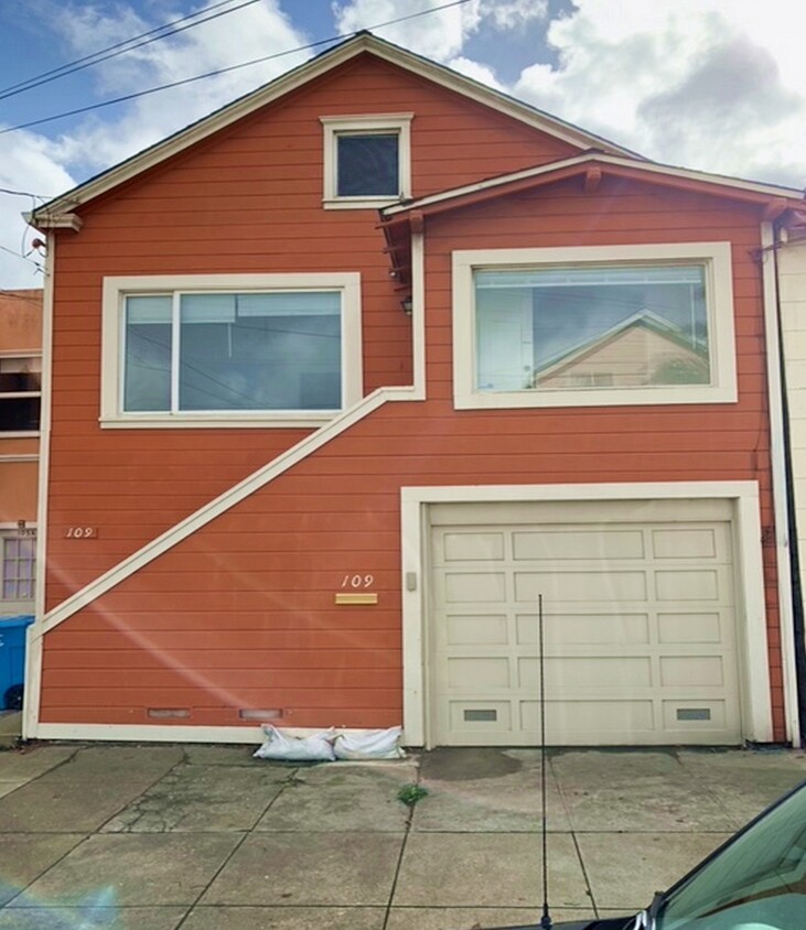 Primary Photo - 109 Cayuga Ave