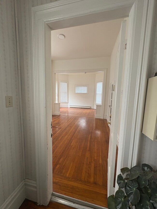 Building Photo - 2433 Buena Vista Ave