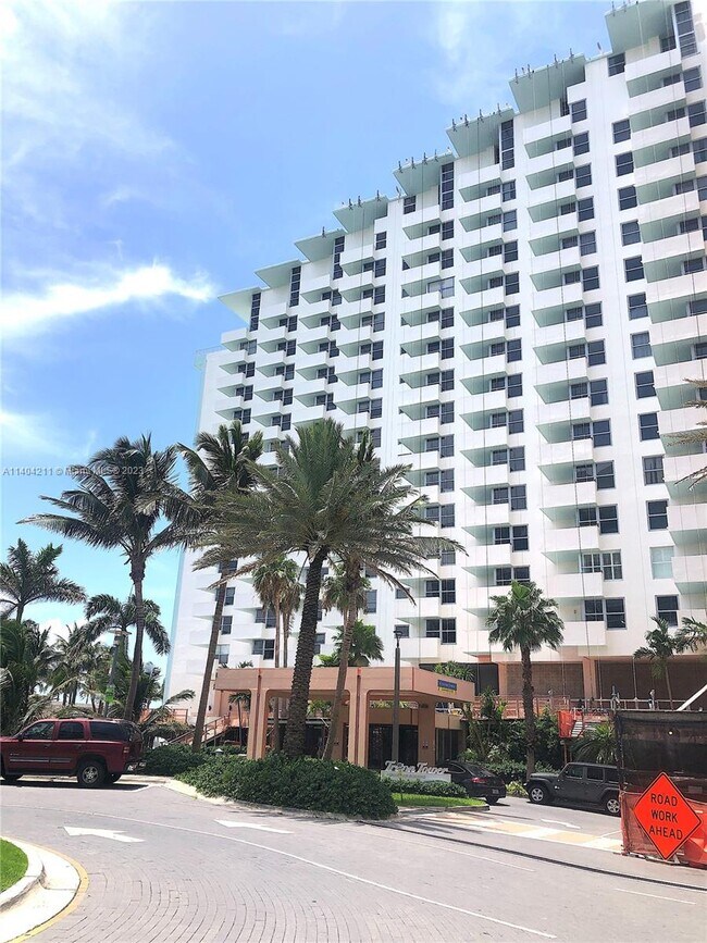 Foto del edificio - 2899 Collins Ave