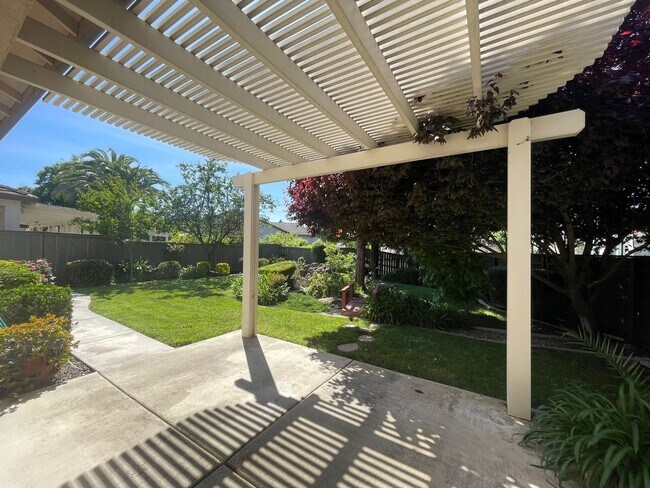 Building Photo - Senior Community for those 55+ Large 2 bedroom, 2 bath with bonus room!  All modern amenities!