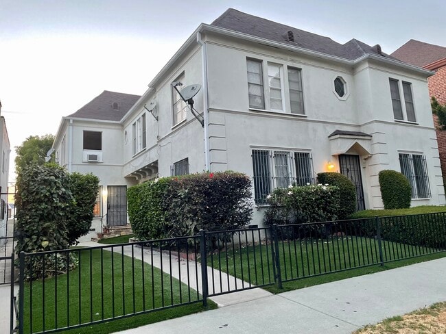 Building Photo - 361 N Orange Grove Ave