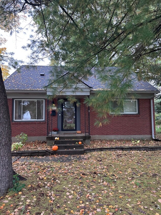 Foto principal - 2519 Ashbrook Ave