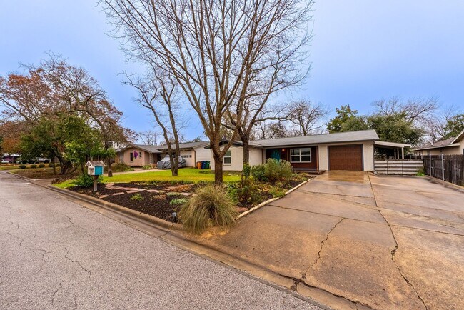 Foto del edificio - Charming 3/1 Located in Crestview.