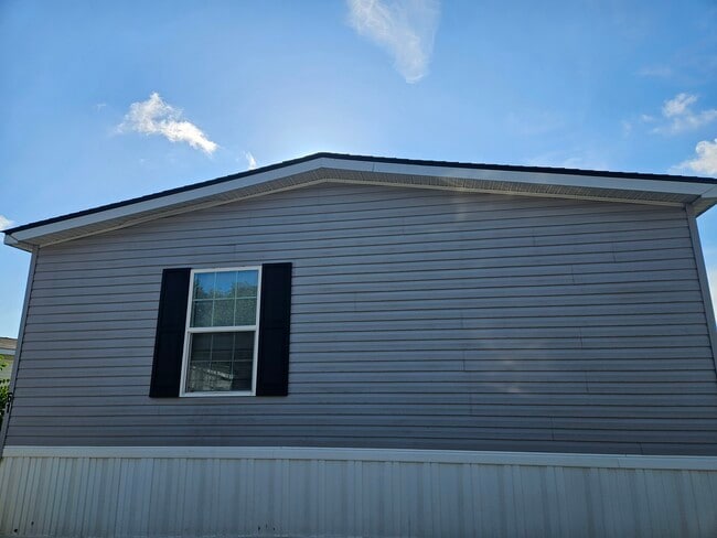 Building Photo - 61 Lynnwood Cir