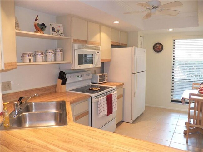 Foto del edificio - BEAUTIFUL 2BR/2B, TURNKEY FURNITURED, GROU...