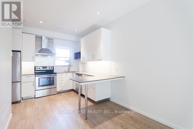 Photo du bâtiment - 1118 Queen St W