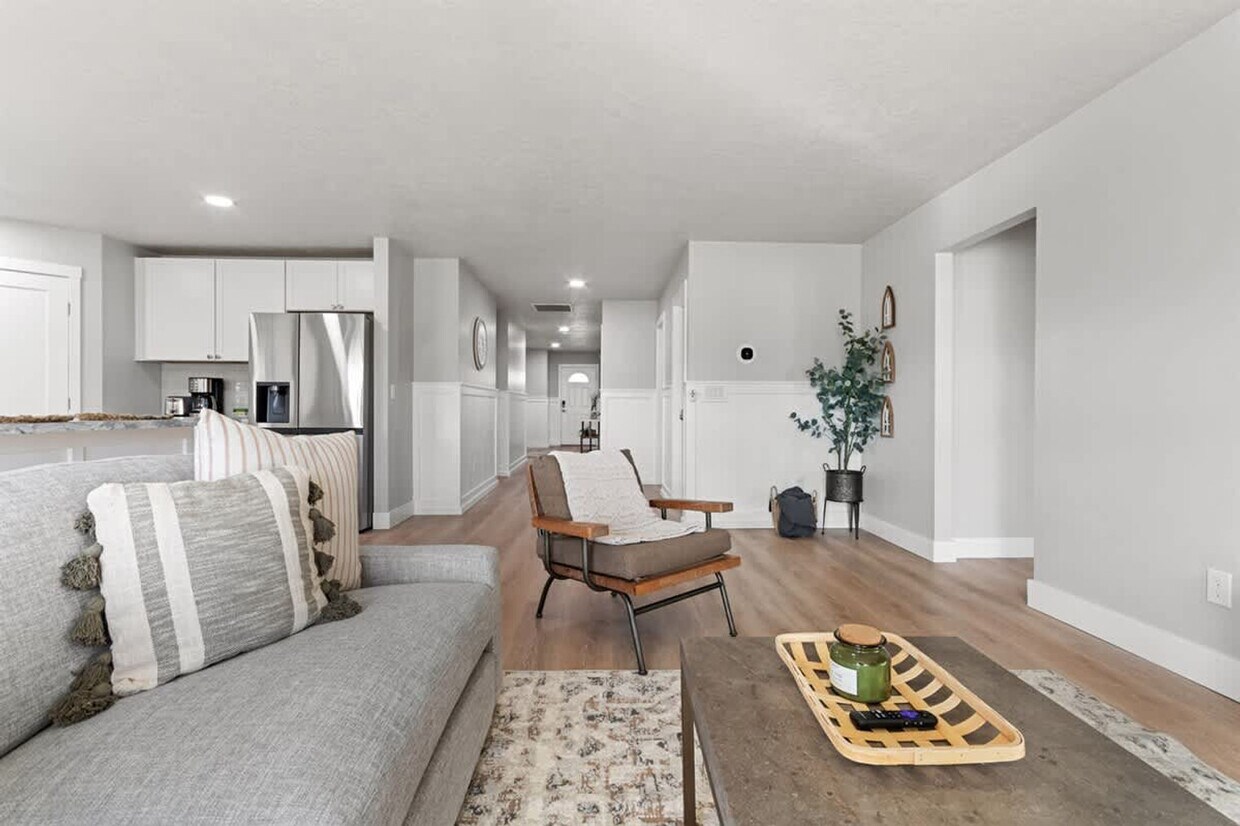 Foto principal - 171 E Red Rock St