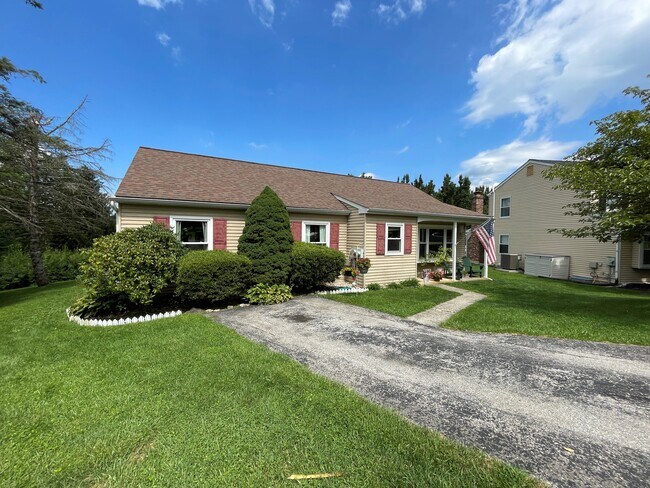 Building Photo - 1663 Carlisle Ln