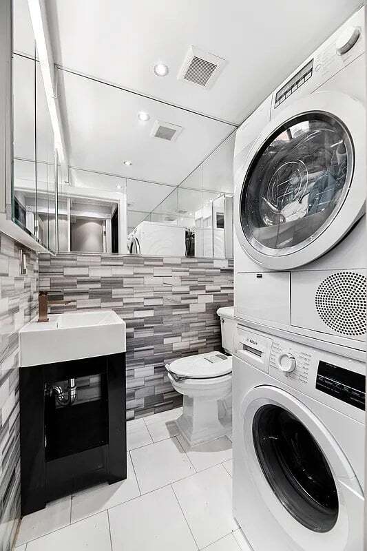 Building Photo - 47 1/2 East 1st Street