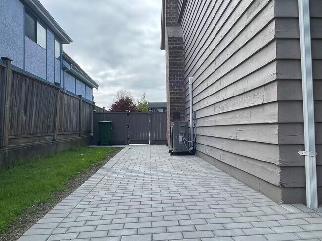 Photo du bâtiment - 9640 Aquila Rd