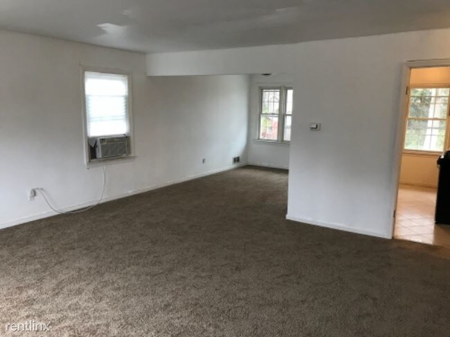 Building Photo - 273 Saddle River Rd