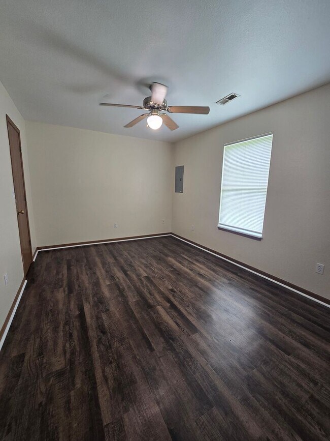 Building Photo - 1504-1506-1506 Native Dancer Ct
