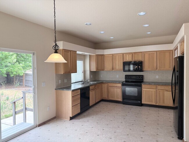Foto del edificio - 7492 Amberly Dr