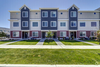 Building Photo - 1068 E Batten Ct