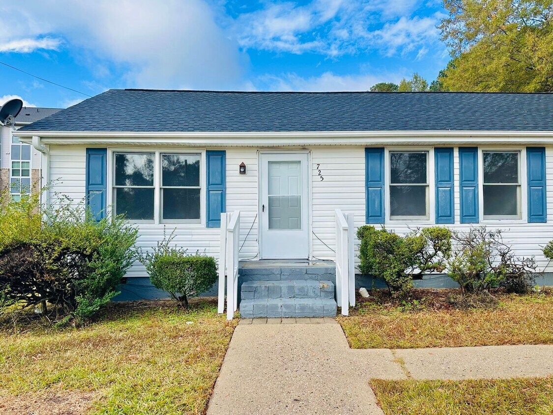 Foto principal - 725 N Privette St