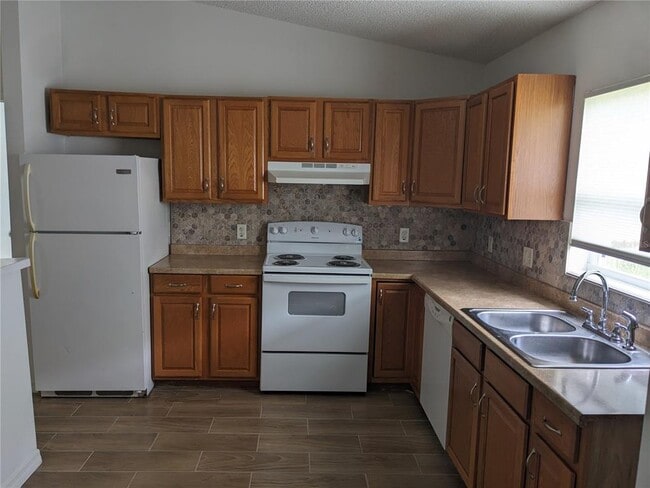 Building Photo - 619 Yak Ct