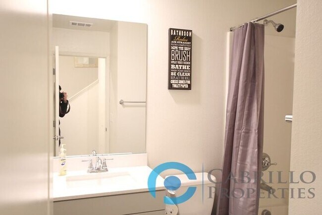 Building Photo - 1202 Paseo Sea Breeze