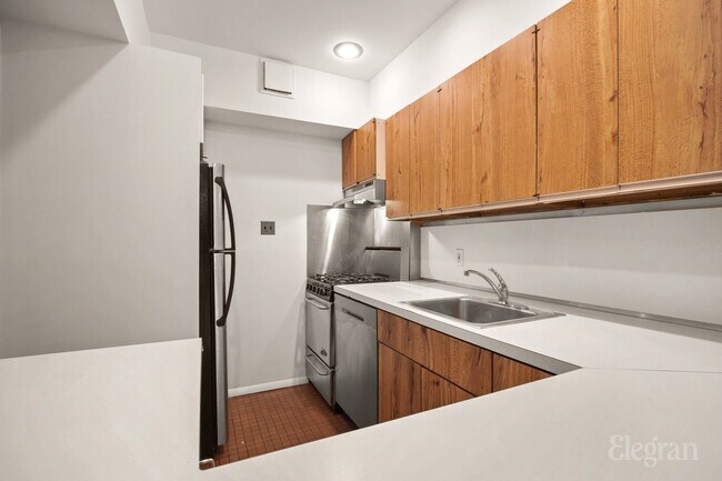 Foto del edificio - 24 W 46th St