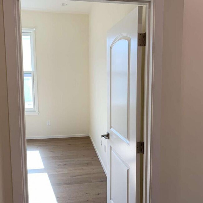 Building Photo - 2 bedroom in San Francisco CA 94133