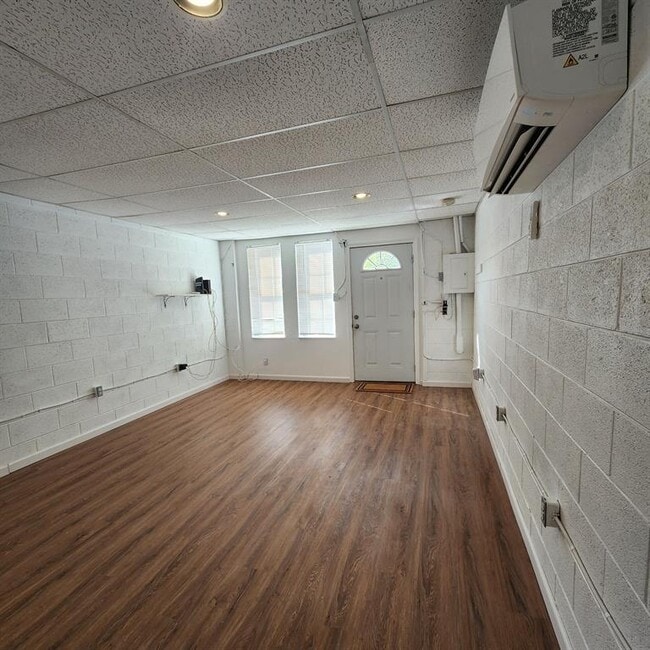 Building Photo - 5017 Rowena Ave