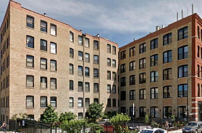 Building Photo - 525 N Halsted St