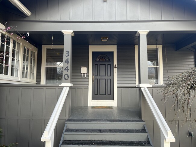 Building Photo - 3440 SW Falcon St