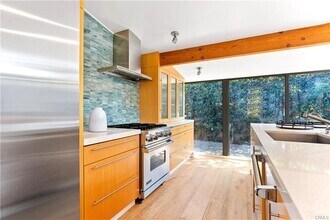 Building Photo - 6225 Frondosa Dr
