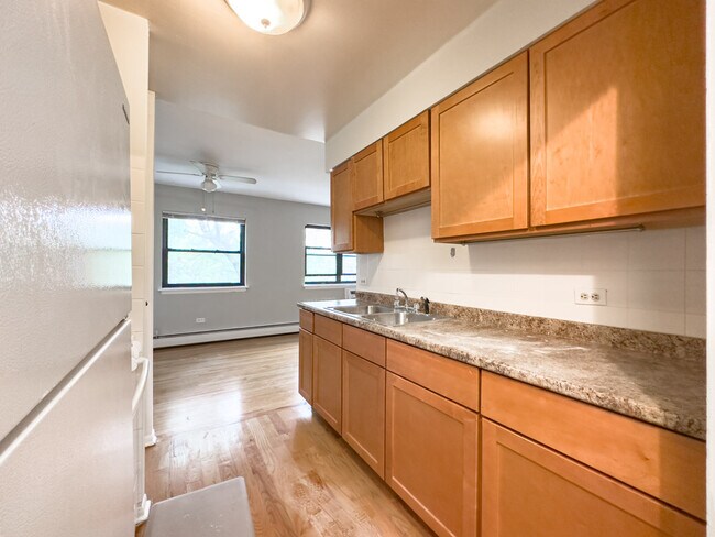 Foto del edificio - 515 W Briar Pl