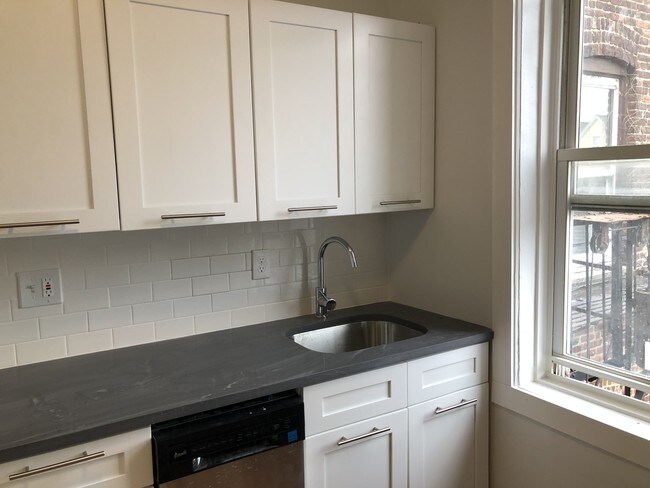 Building Photo - 155 W 29th St