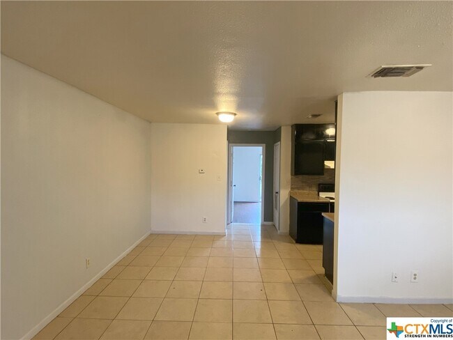 Building Photo - 1046 Linde Ave