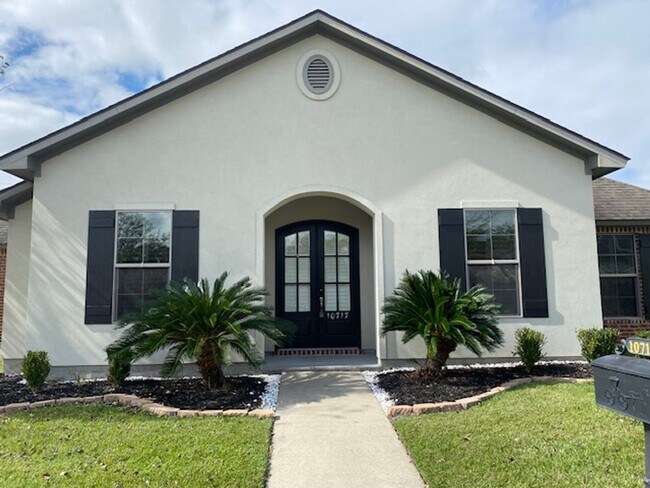 Building Photo - Stunning 4 bedroom 2 bath home in Baton Rouge