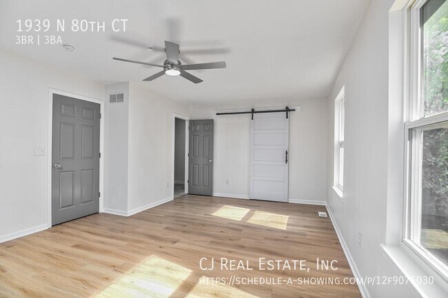 Foto del edificio - 1939 N 80th Ct