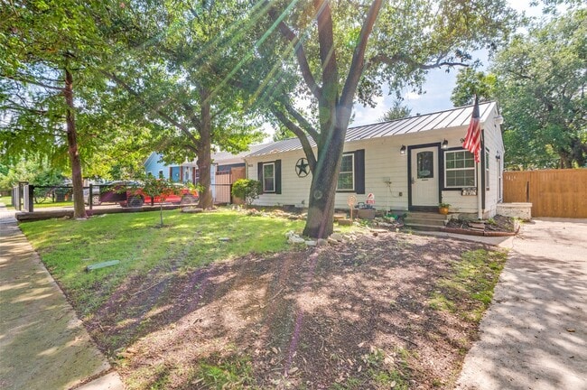 Building Photo - 9625 Larga Dr