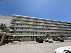 Building Photo - 2851 Leonard Dr
