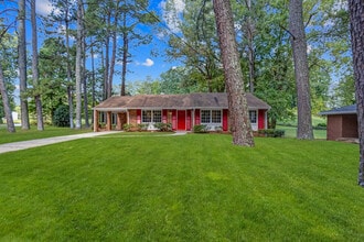 Building Photo - 3201 Beech Dr