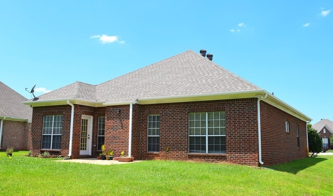 Building Photo - 436 Daventry Cir