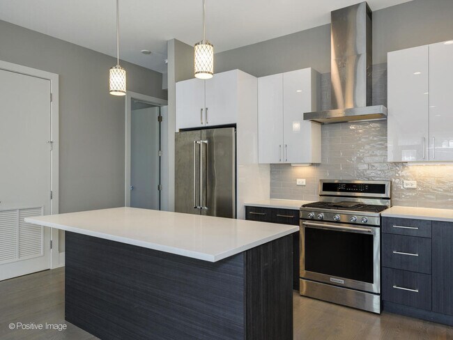 Foto del edificio - 4042 N Pulaski Rd
