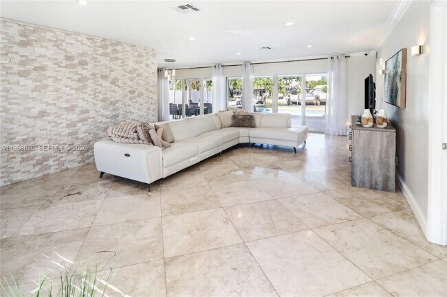 Foto del edificio - 2031 NE 14th Ct