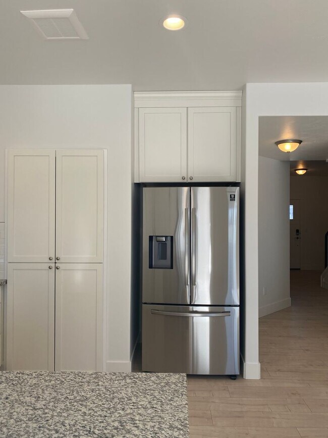 Foto del edificio - 3 bed 1 additional office space and 2.5 ba...