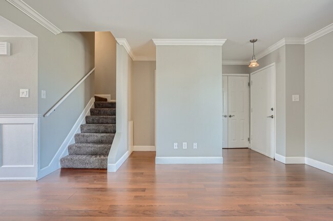 Building Photo - 9112 Mansfield Ave