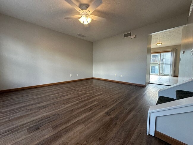 Building Photo - 219 Crossing Dr