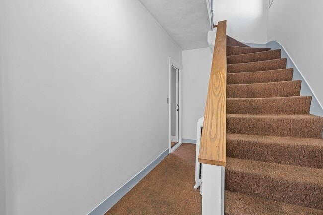Building Photo - 205 Emerald St